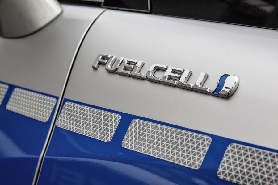 Логотип Toyota Mirai Polizei 2020 года  (фото 6 из 9)